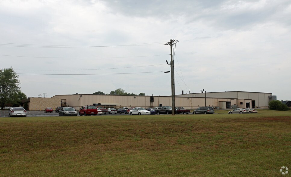 More Photos Of 901 Alfred Thun Rd, Clarksville Manufacturing For Sale