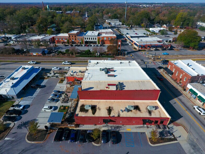 More Photos Of 114 East Curtis st, Simpsonville General Retail For Sale