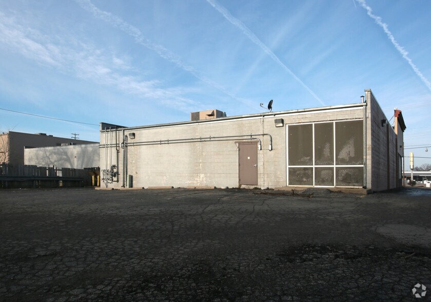 More Photos Of 3147 S Dort Hwy, Burton Freestanding For Lease