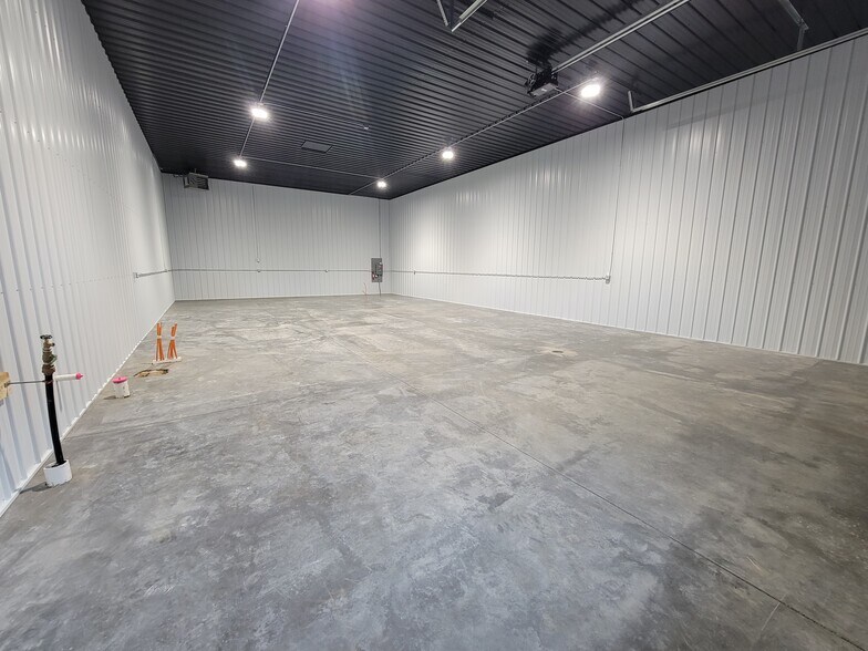 More Photos Of 308 N Heritage Rd, Brandon Warehouse For Sale