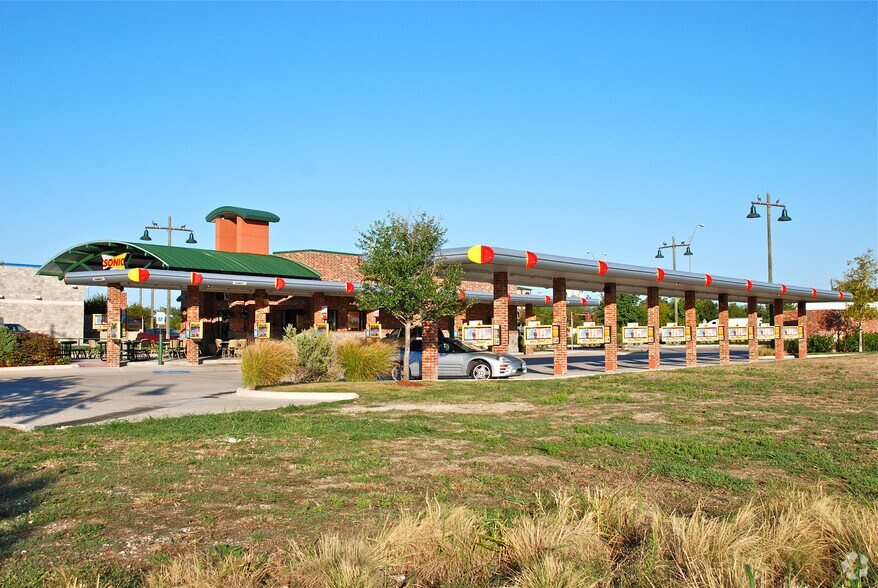 More Photos Of 4530 Bass Pro Dr, Garland Fast Food For Lease