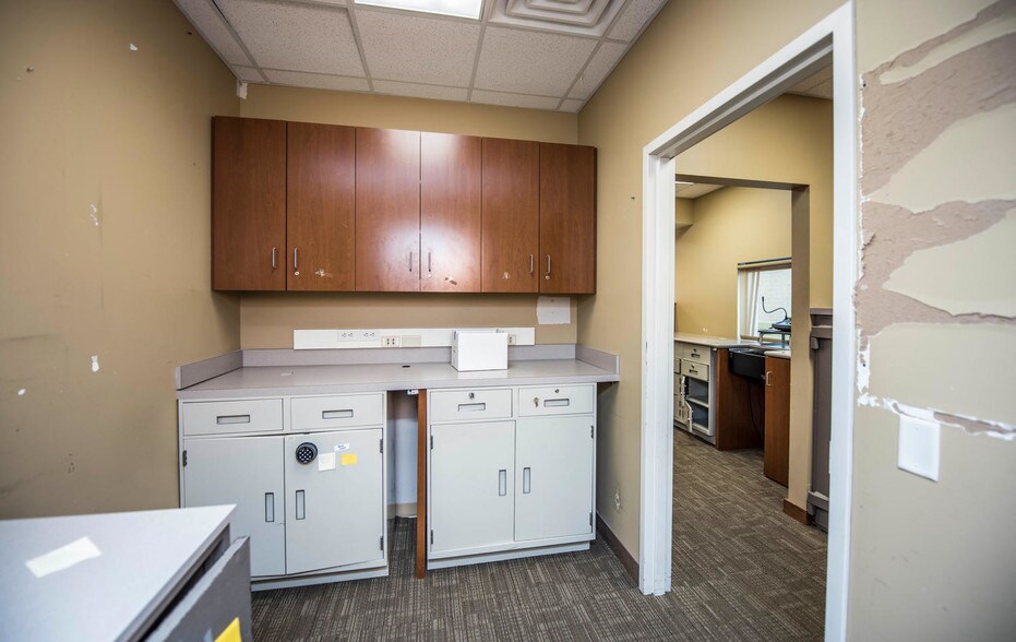 More Photos Of 300 Western Ave, Faribault General Retail For Lease