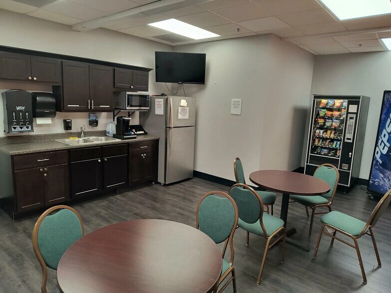 More Photos Of 8401 Ohio, Merrillville Office For Sale