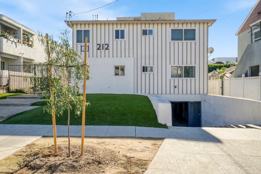 More Photos Of 212 E Tamarack Ave, Inglewood Apartments For Sale