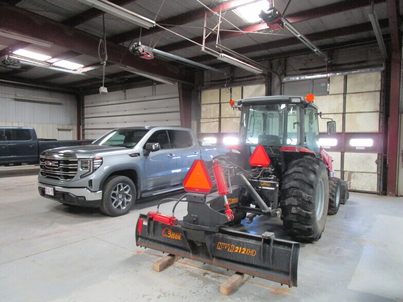 More Photos Of 2105 N Vfw Rd, Garden City Industrial For Lease