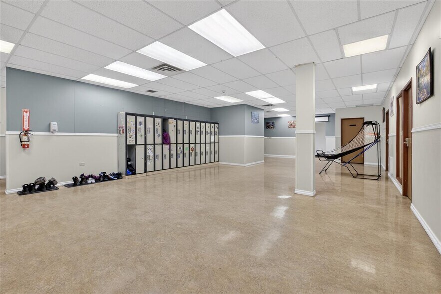 More Photos Of 11831 123 St NW, Edmonton Office For Sale