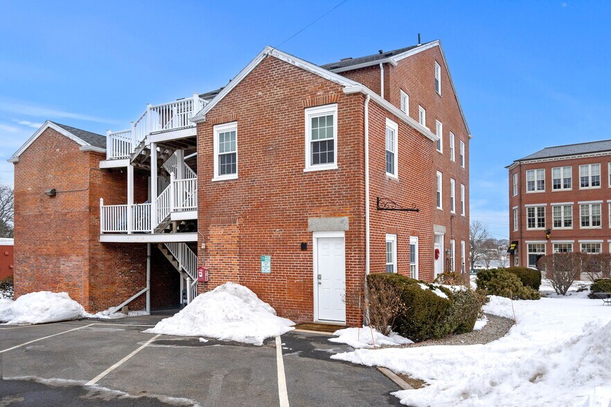 More Photos Of 30-32 Water St #3, Newburyport Office For Sale