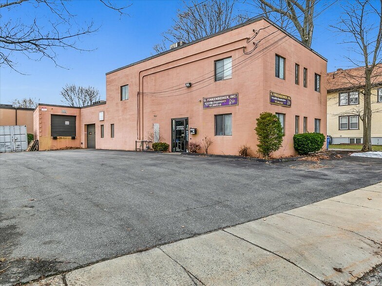 More Photos Of 33 Rumford Ave, Waltham Manufacturing For Lease