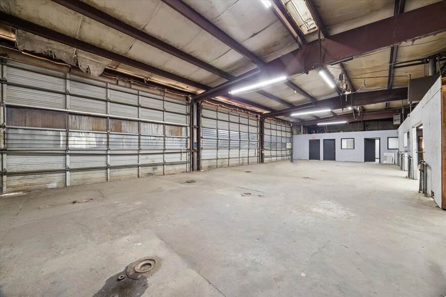 More Photos Of 10807 Telephone Rd, Houston Warehouse For Sale
