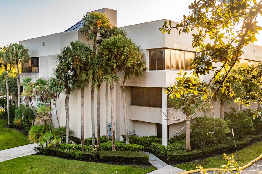 More Photos Of 350 N Pine Island Rd, Plantation Medical For Lease