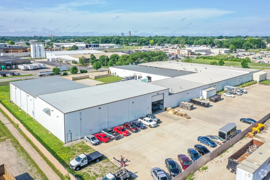 More Photos Of 1800 Hull Ave, Des Moines Manufacturing For Lease