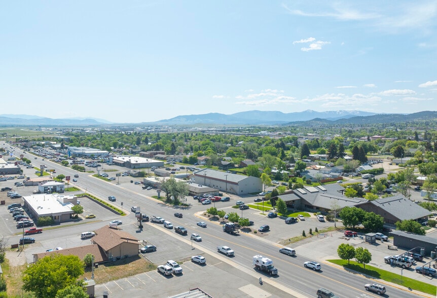 More Photos Of 1201 Cedar St, Helena Carwash For Sale