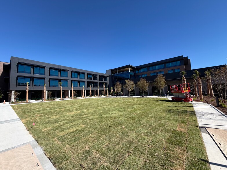 More Photos Of 511 Government Ave, Valparaiso Office For Lease