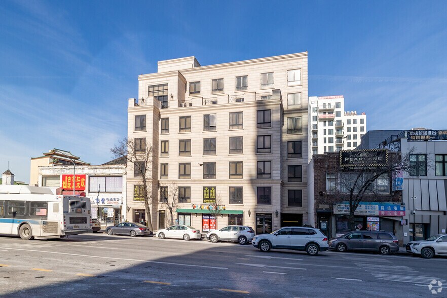 More Photos Of 13517 Northern Blvd, Flushing Parking Garage For Sale