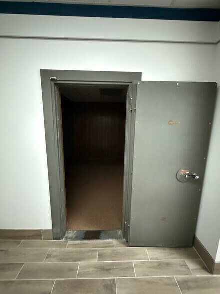 More Photos Of 416-418 NW 8th St, Oklahoma City Office For Sale