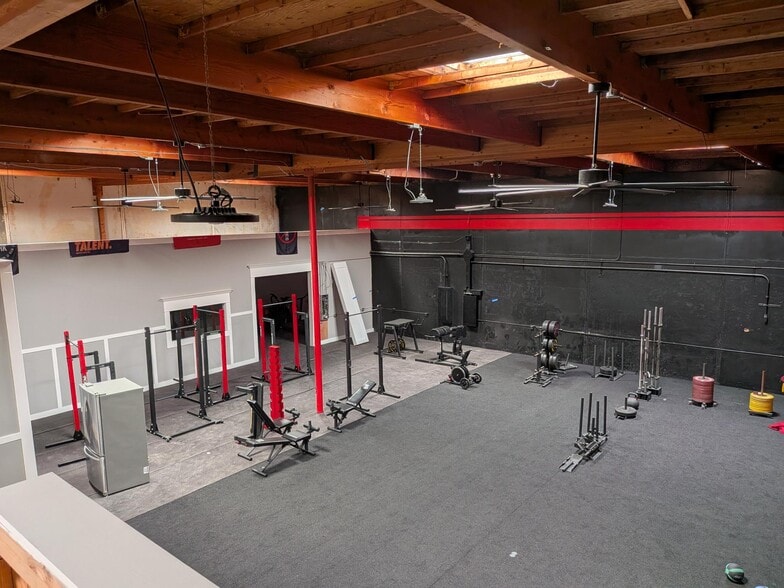 More Photos Of 5 Hangar Way, Watsonville Service For Lease