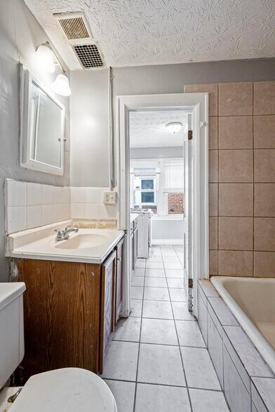 More Photos Of 1657 Sullivant Ave, Columbus Apartments For Sale