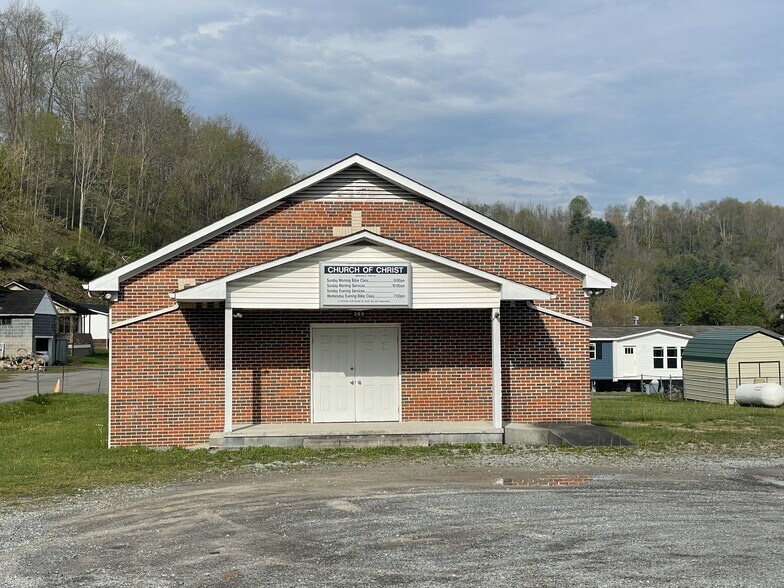 Primary Photo Of 203 Henderson St, Richlands Flex For Sale