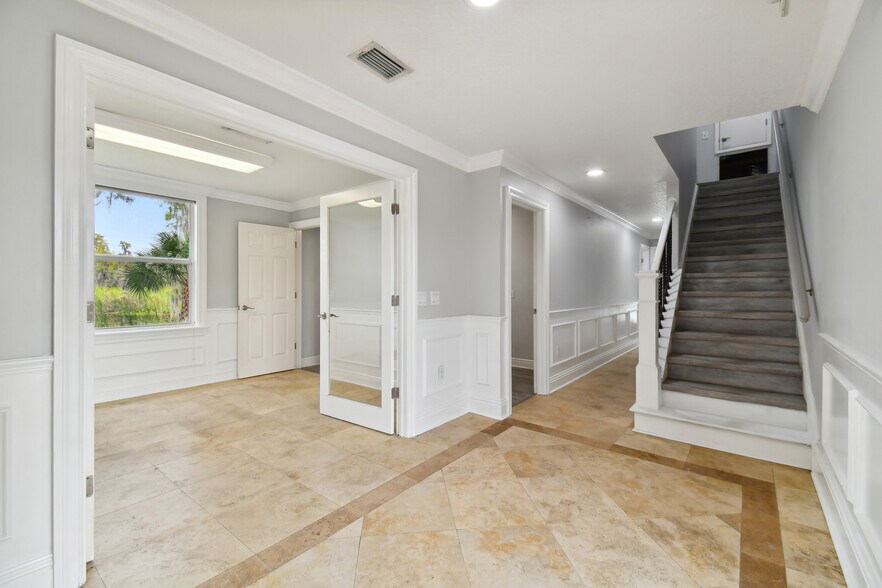 More Photos Of 21859 Sr-54, Lutz Medical For Sale