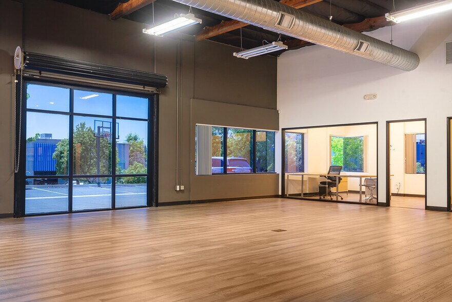 More Photos Of 6675 Mesa Ridge Rd, San Diego Office For Lease
