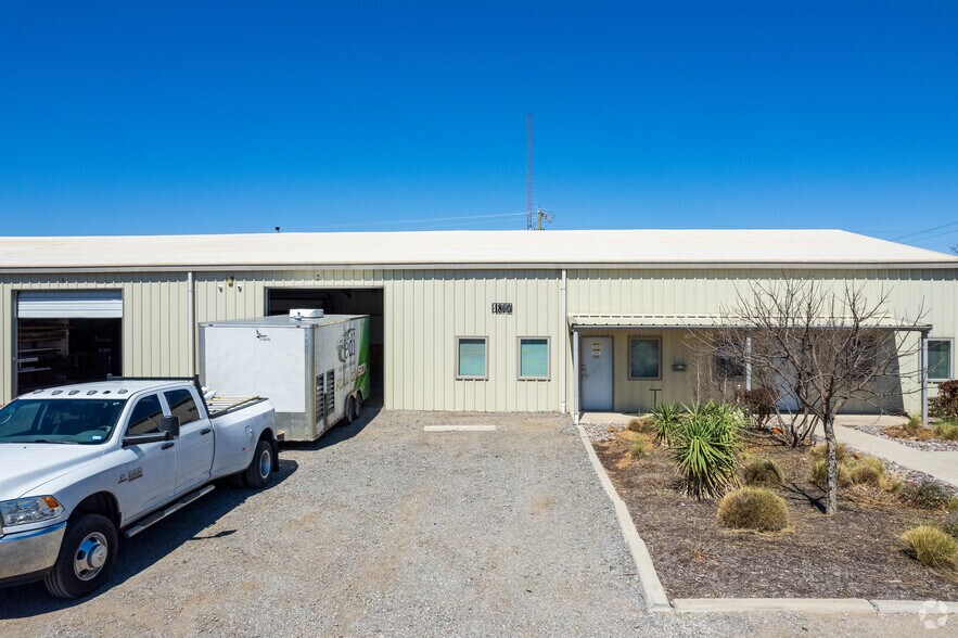 More Photos Of 4860-4862 Kennedale New Hope Rd, Fort Worth Warehouse For Lease