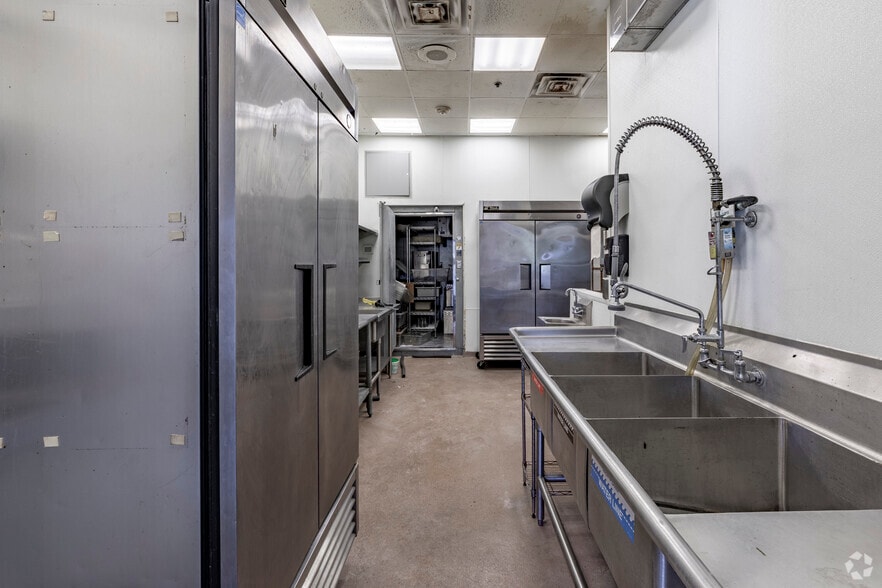 More Photos Of 17660 Henderson Pass, San Antonio Restaurant For Sale