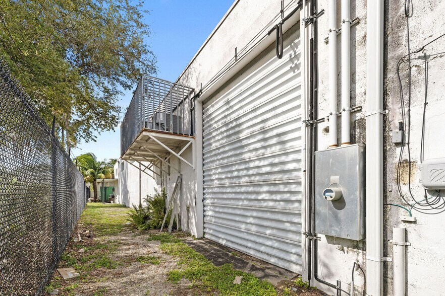 More Photos Of 17890 NW 29th Ct, Miami Gardens Warehouse For Sale