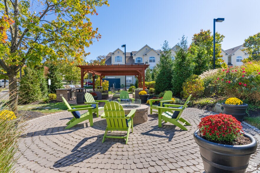 More Photos Of 555 Andorra Glen Ct, Lafayette Hill Apartments For Lease