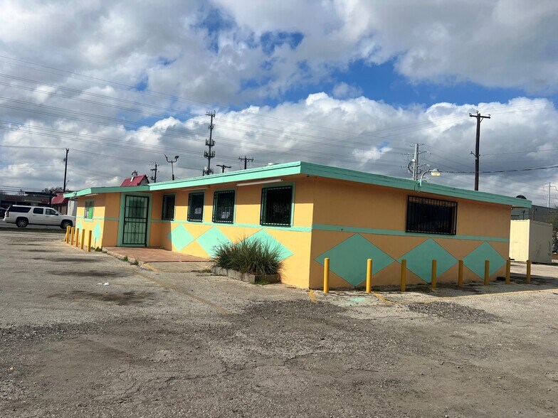 More Photos Of 93 Shasta Ave, San Antonio Restaurant For Sale