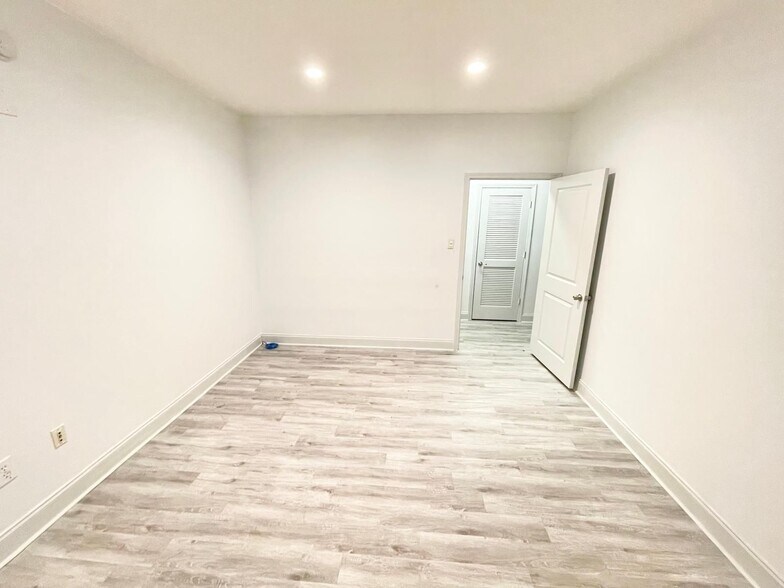 More Photos Of 2015 Barrett Lakes Blvd NW, Kennesaw Office Residential For Lease