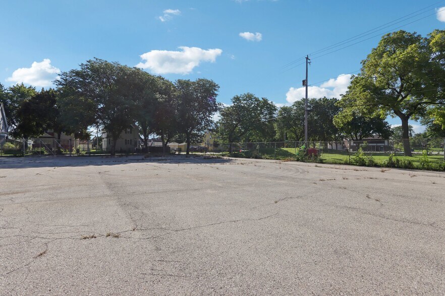 More Photos Of 1645 N 25th St, Milwaukee Office For Sale