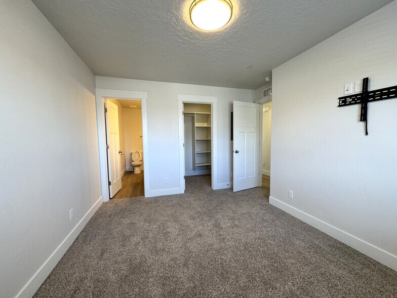 More Photos Of 1800 7th Ave N, Payette Apartments For Sale