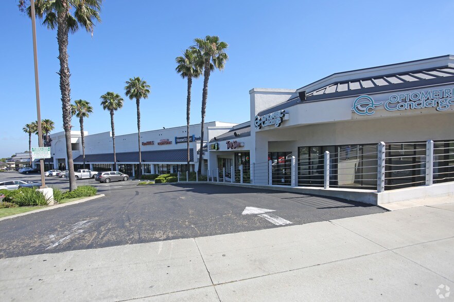 More Photos Of 26640 Western Ave, Harbor City Storefront For Lease