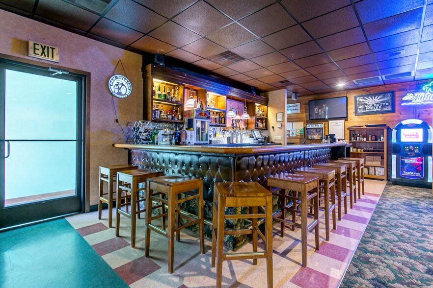More Photos Of 710 S Columbia Ave, Connell Restaurant For Sale