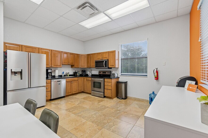 More Photos Of 6730 W Linebaugh Ave, Tampa Office For Sale