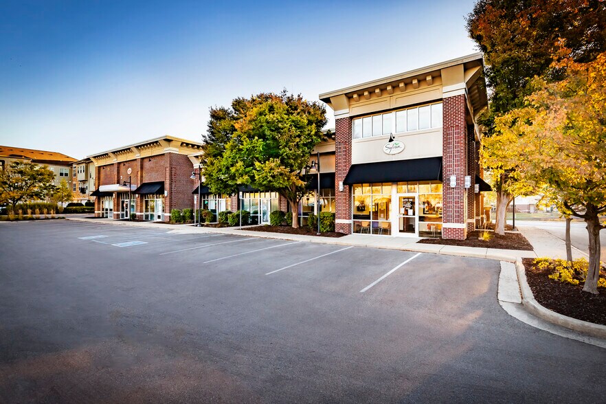 More Photos Of 890 E 116th St, Carmel General Retail For Lease