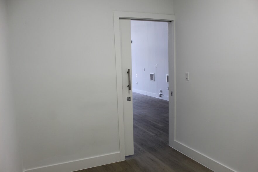 More Photos Of 10887-10891 NW 17th St, Miami Unknown For Lease