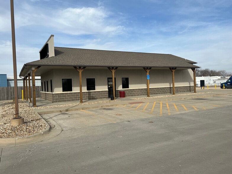 More Photos Of 5916 SW Topeka Blvd, Topeka Freestanding For Sale