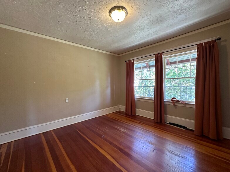 More Photos Of 619 NE Roberts Ave, Gresham Medical For Lease