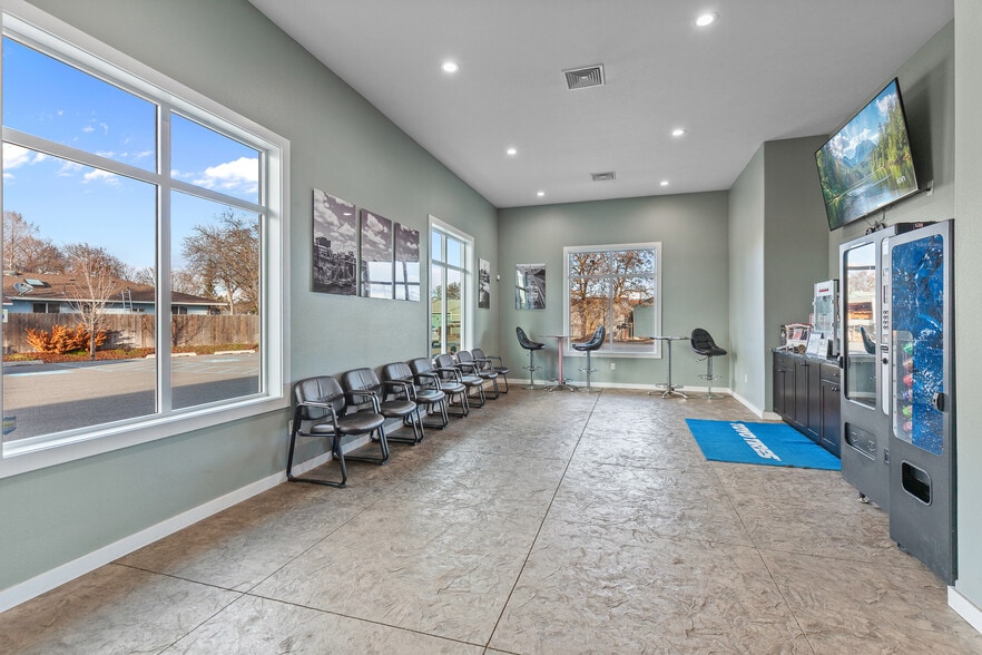 More Photos Of 8615 E Trent Ave, Spokane Valley Auto Repair For Sale