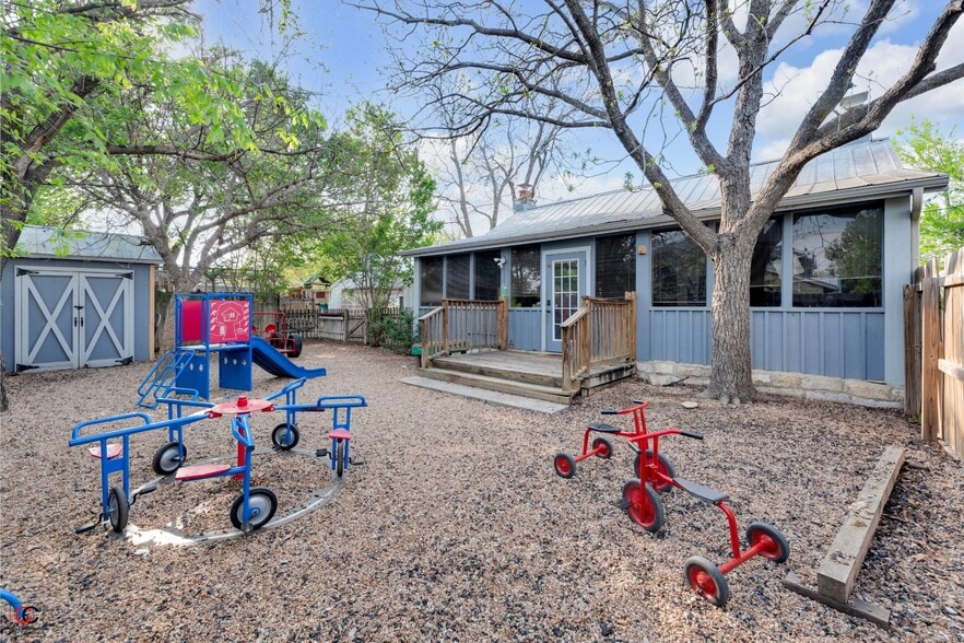 More Photos Of 14 Chisholm Trail Rd, Round Rock Schools For Sale