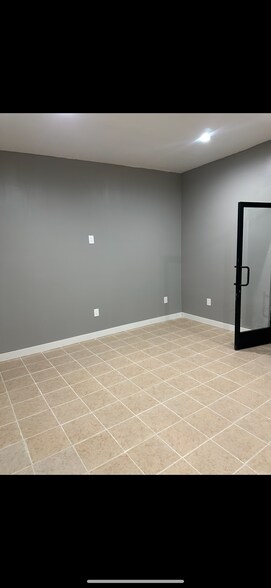 More Photos Of 11923 Cedar Ave, Bloomington Restaurant For Lease