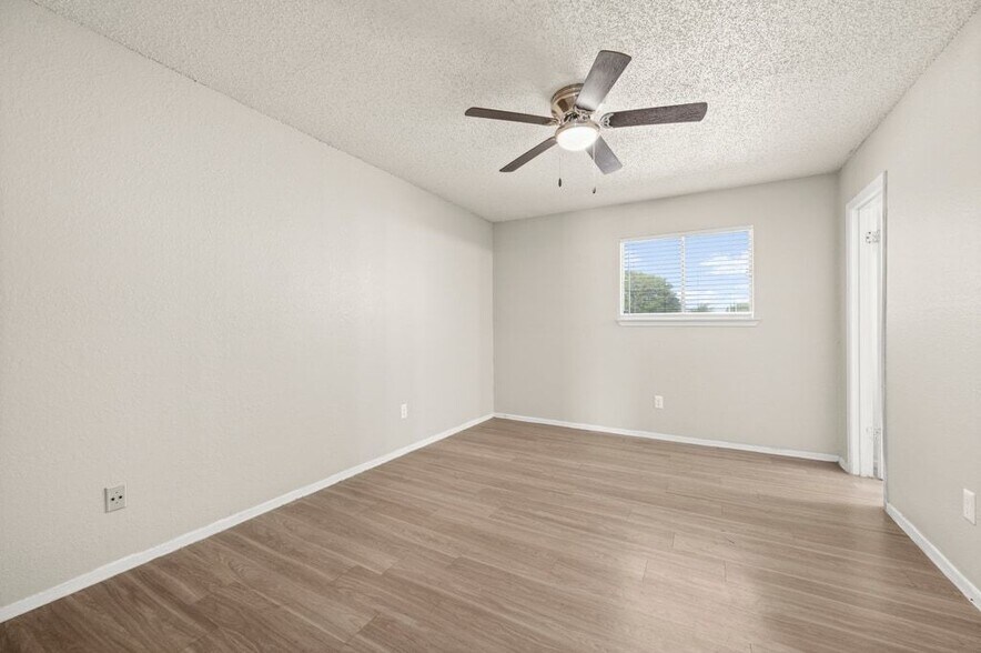 More Photos Of 829 Park Plz, Austin Apartments For Sale