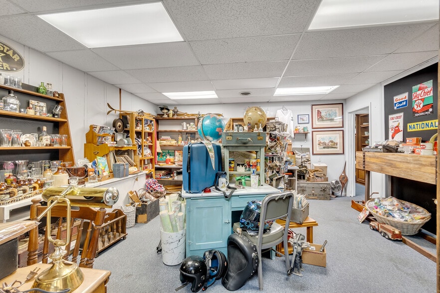 More Photos Of 112 N Orange St, Fredericksburg Storefront Retail Office For Sale