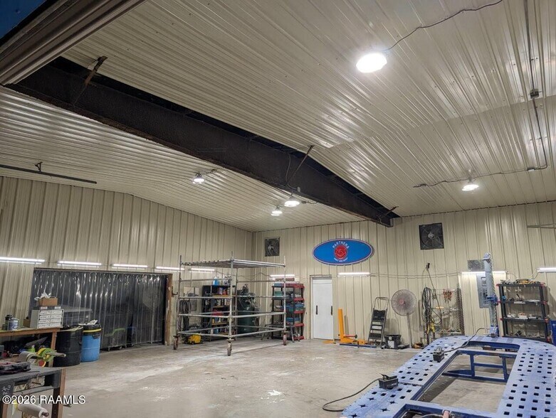 More Photos Of 1312 W Admiral Doyle Dr, New Iberia Industrial For Sale
