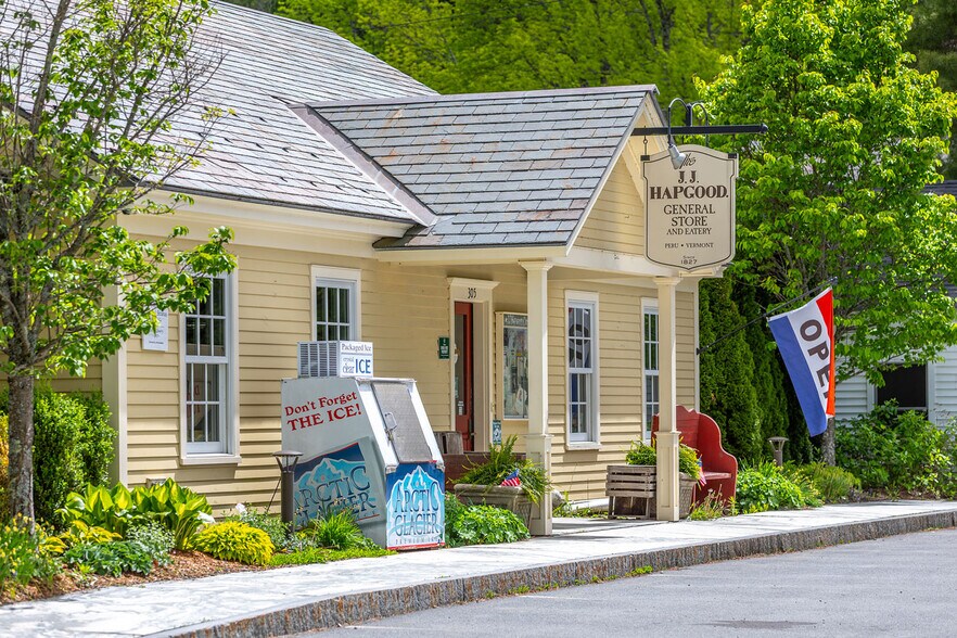 More Photos Of 305 Main St, Peru Restaurant For Sale