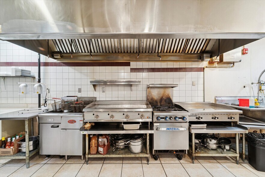 More Photos Of 265 E Township Line Rd, Upper Darby Township Restaurant For Sale