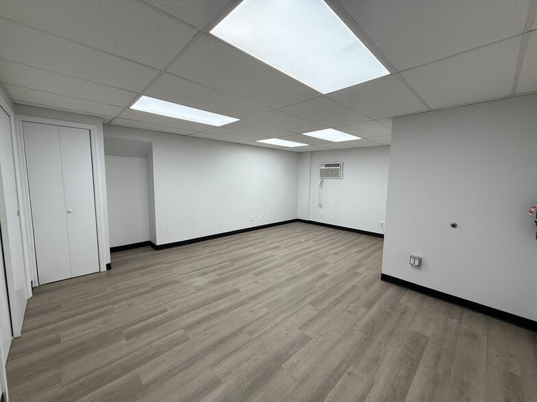 More Photos Of 2566 Borough Pl, Woodside General Retail For Lease