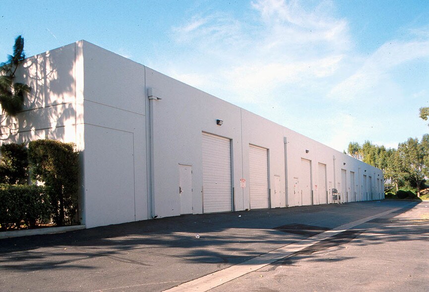 More Photos Of 9424 Eton Ave, Chatsworth Warehouse For Lease