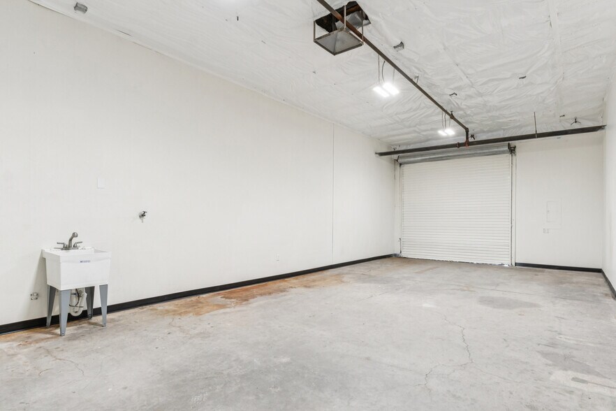 More Photos Of 2209 W 1st St, Tempe Warehouse For Sale